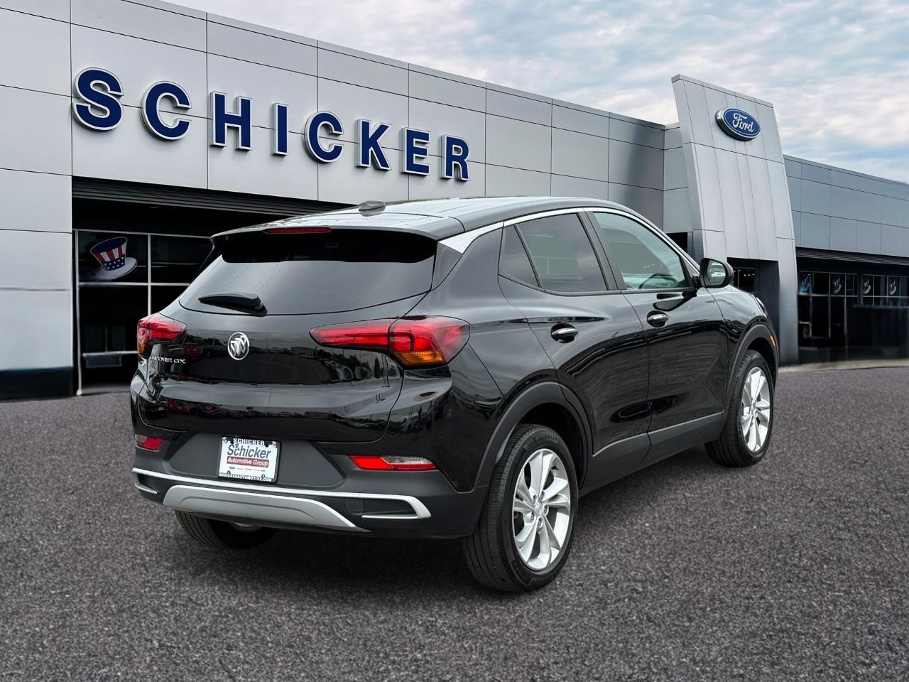 Buick Encore GX Vehicle Full-screen Gallery Image 02