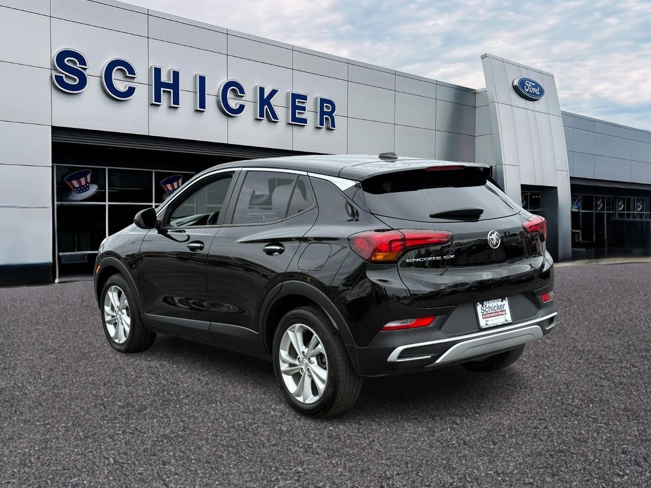 Buick Encore GX Vehicle Full-screen Gallery Image 03