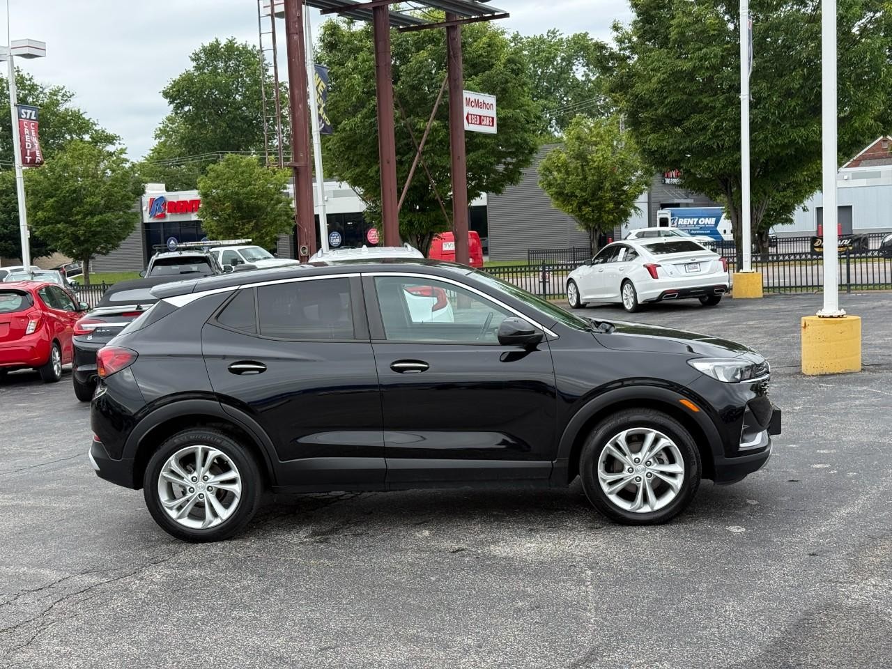 Buick Encore GX Vehicle Full-screen Gallery Image 05