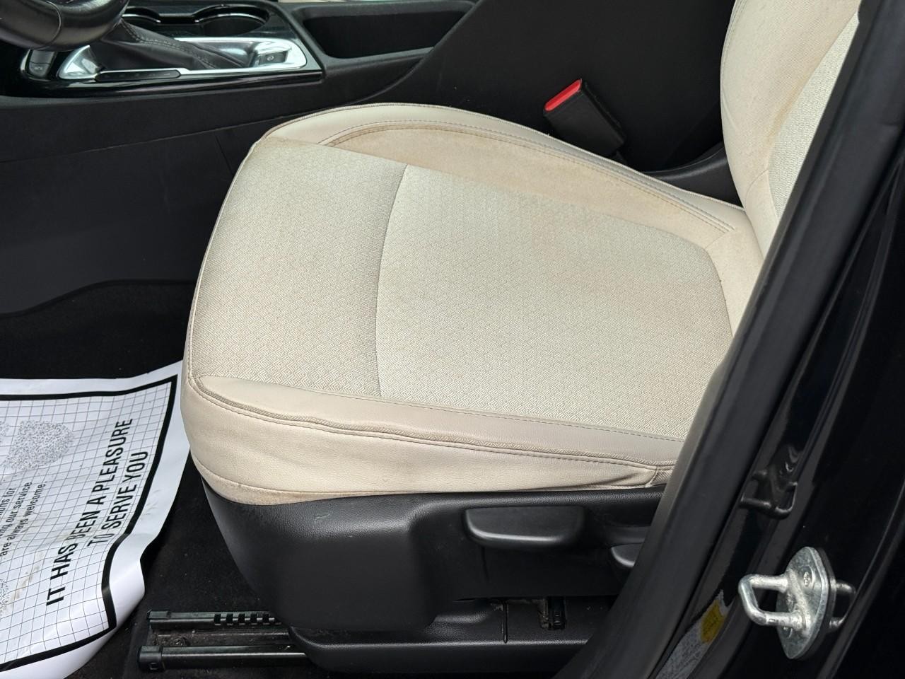 Buick Encore GX Vehicle Full-screen Gallery Image 13