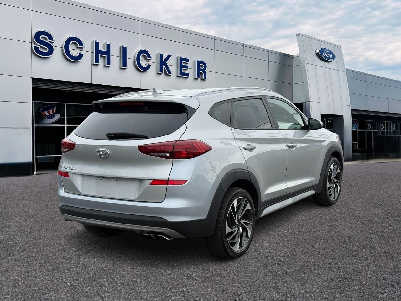 Hyundai Tucson Vehicle Full-screen Gallery Image 02