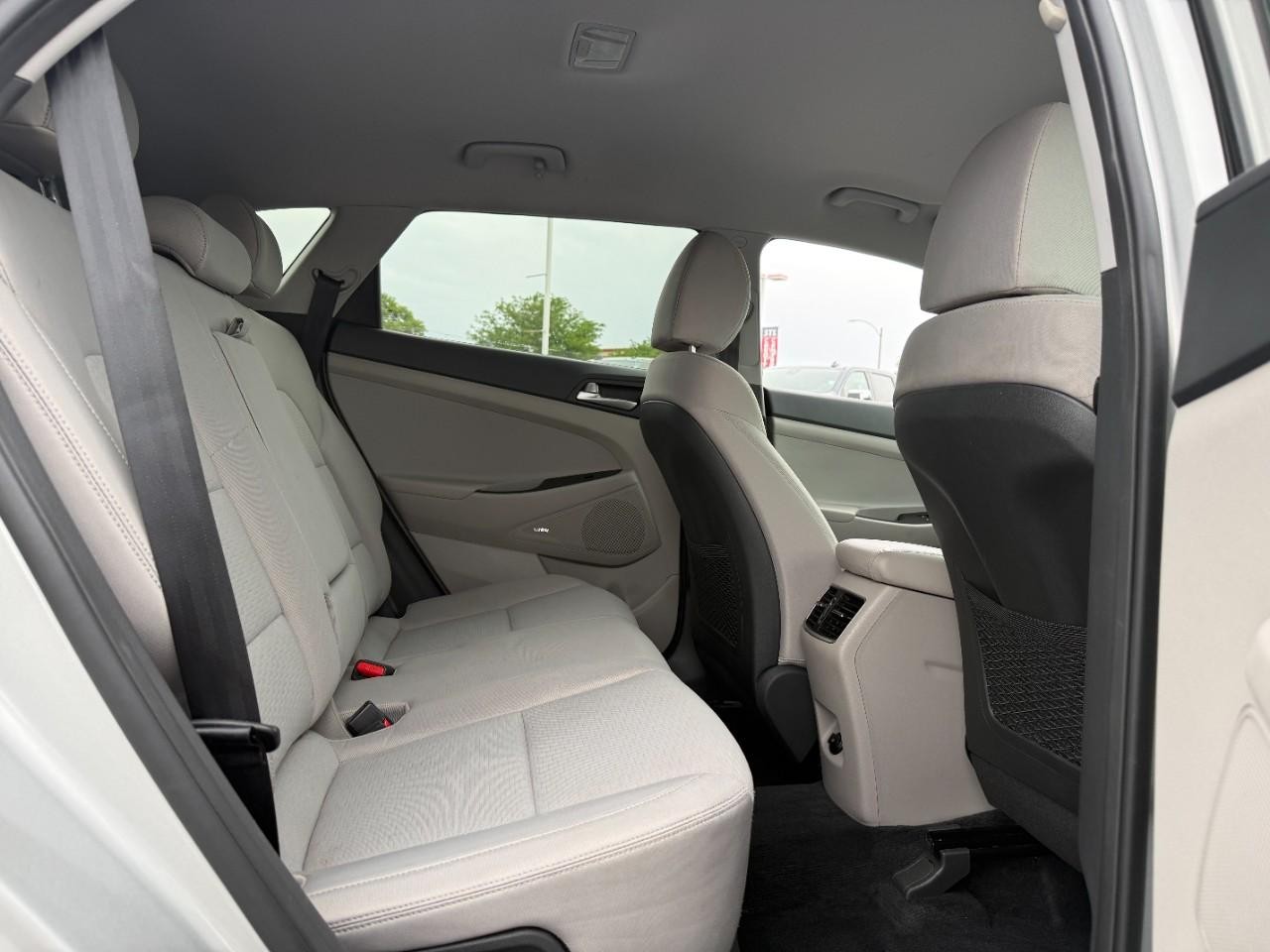 Hyundai Tucson Vehicle Full-screen Gallery Image 10