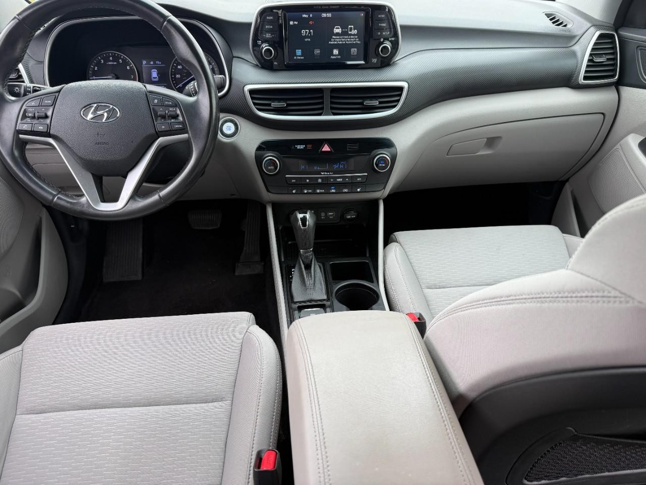 Hyundai Tucson Vehicle Full-screen Gallery Image 11