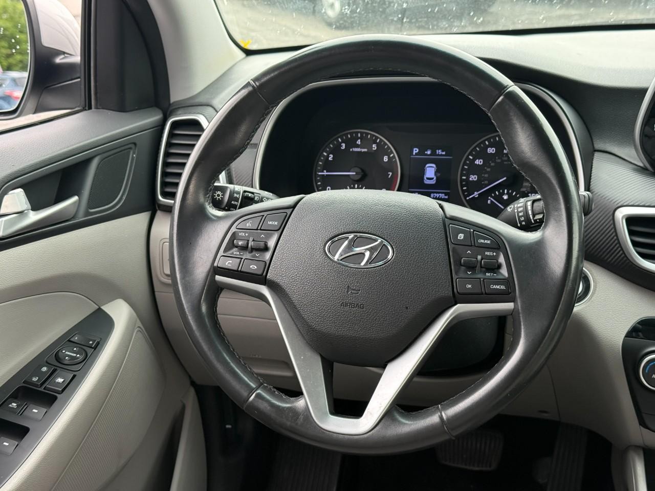Hyundai Tucson Vehicle Full-screen Gallery Image 12