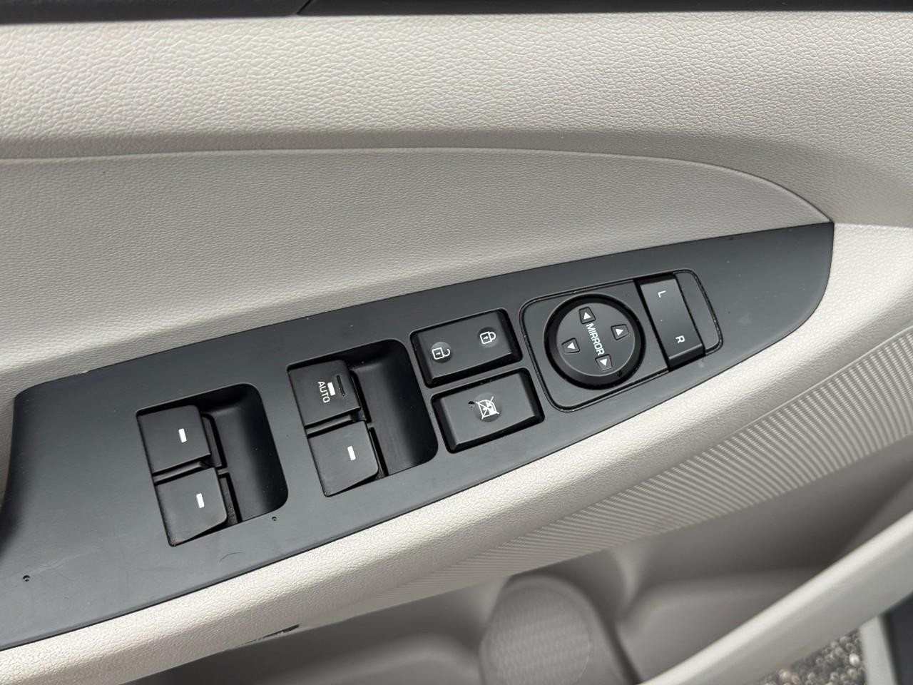 Hyundai Tucson Vehicle Full-screen Gallery Image 17