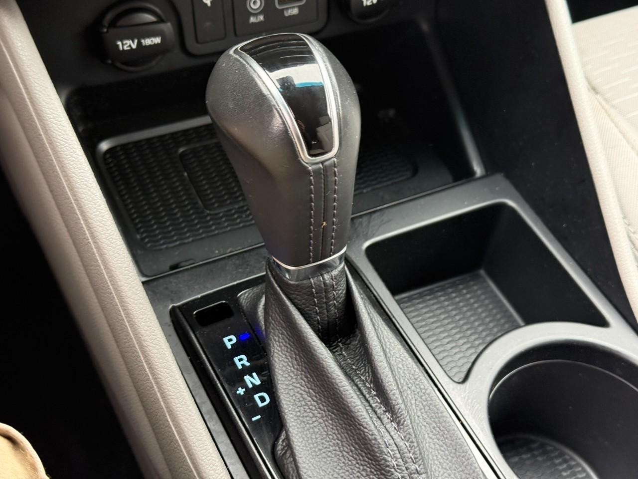 Hyundai Tucson Vehicle Full-screen Gallery Image 23