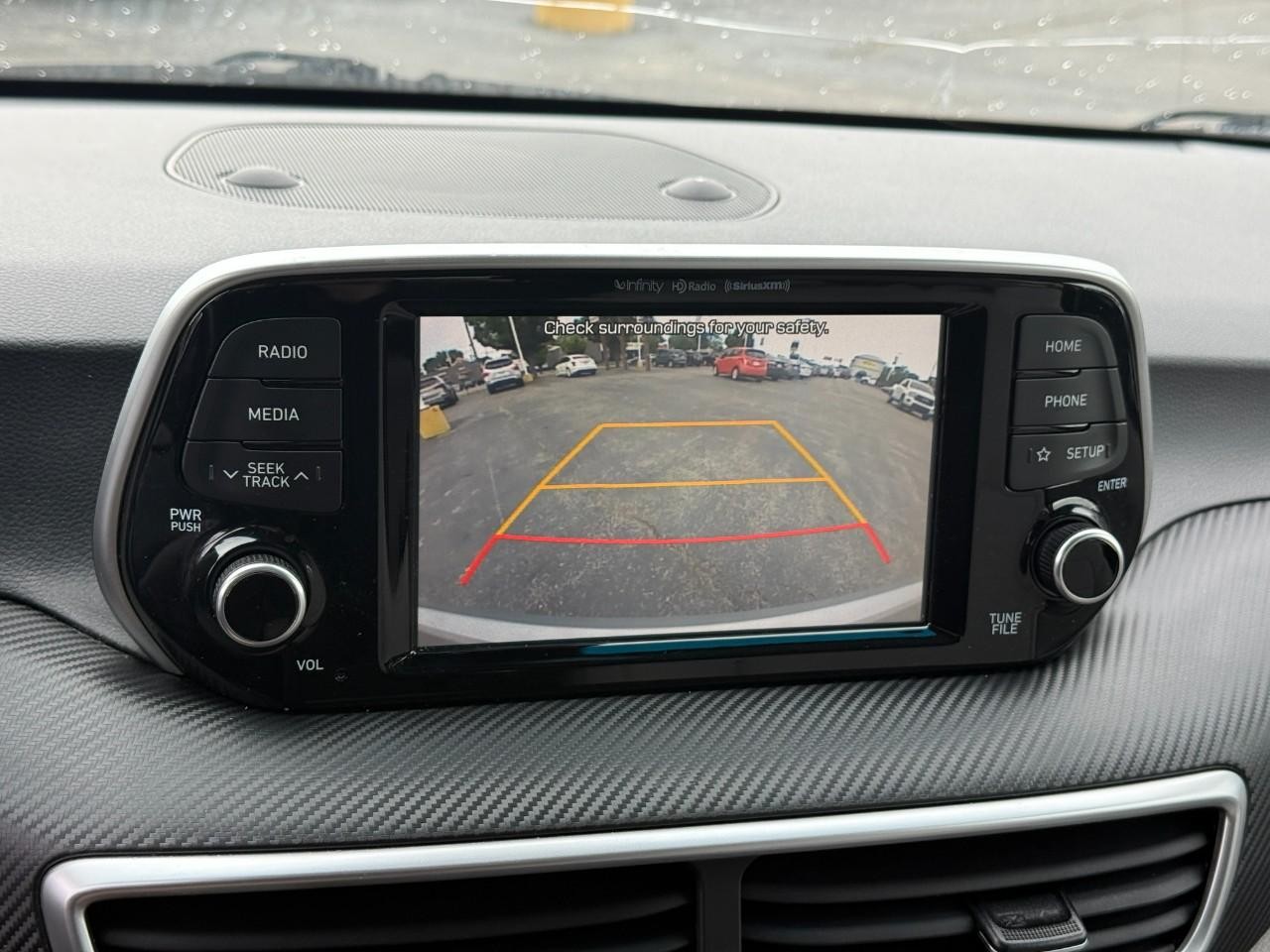 Hyundai Tucson Vehicle Full-screen Gallery Image 25