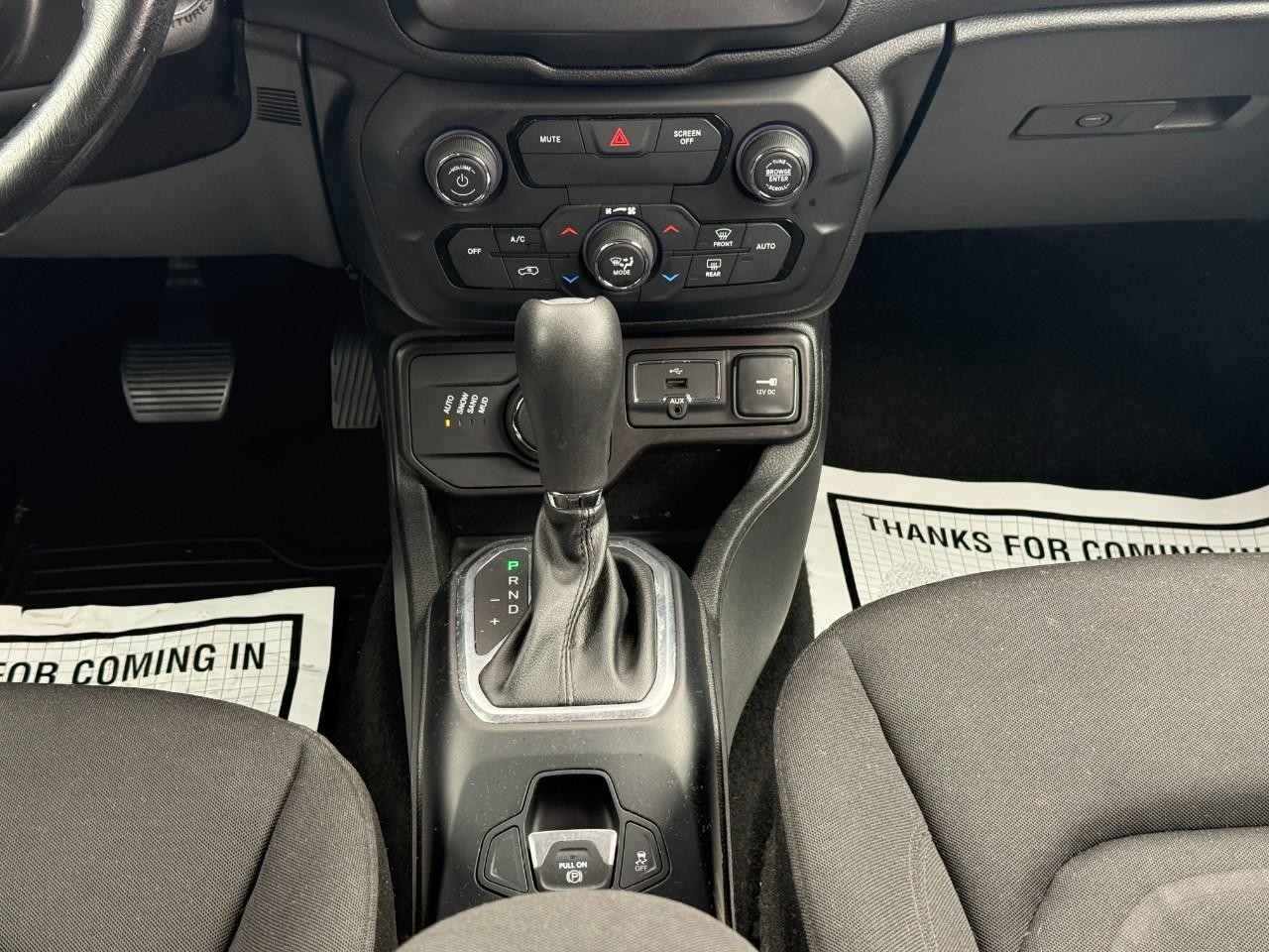 Jeep Renegade Vehicle Full-screen Gallery Image 16