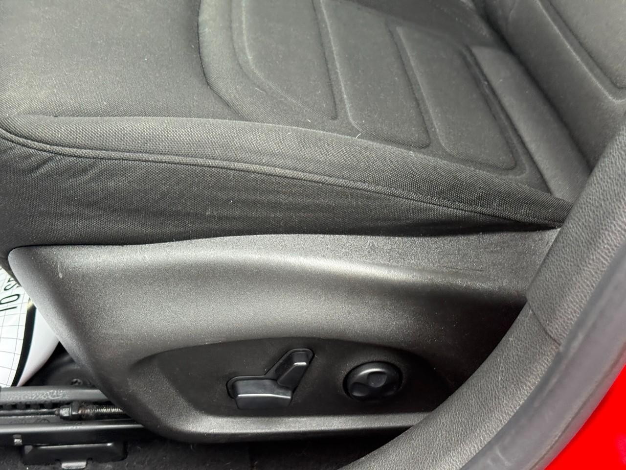 Jeep Renegade Vehicle Full-screen Gallery Image 19