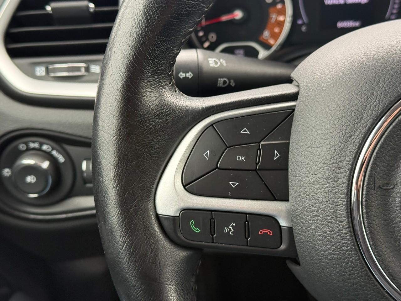 Jeep Renegade Vehicle Full-screen Gallery Image 20