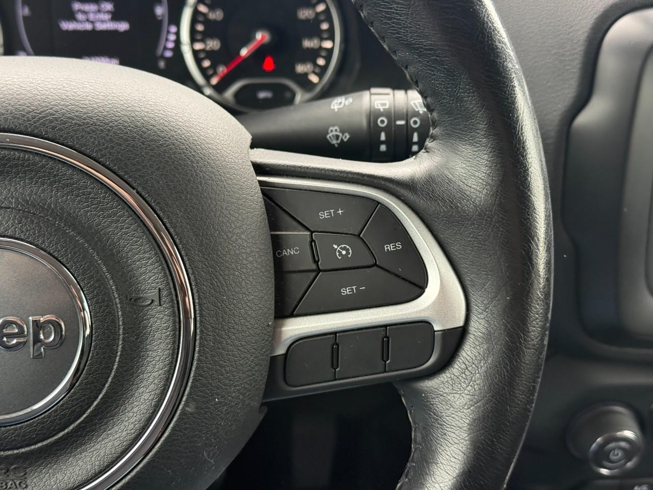 Jeep Renegade Vehicle Full-screen Gallery Image 21