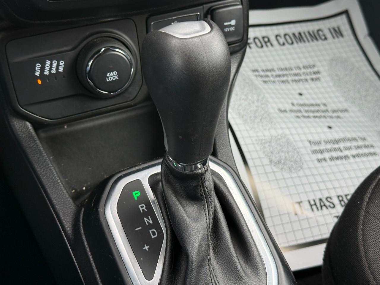 Jeep Renegade Vehicle Full-screen Gallery Image 23
