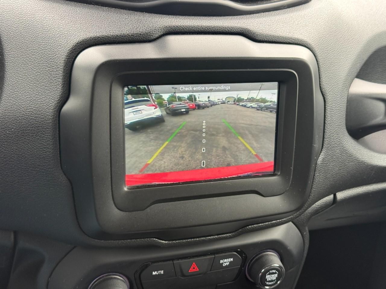 Jeep Renegade Vehicle Full-screen Gallery Image 24