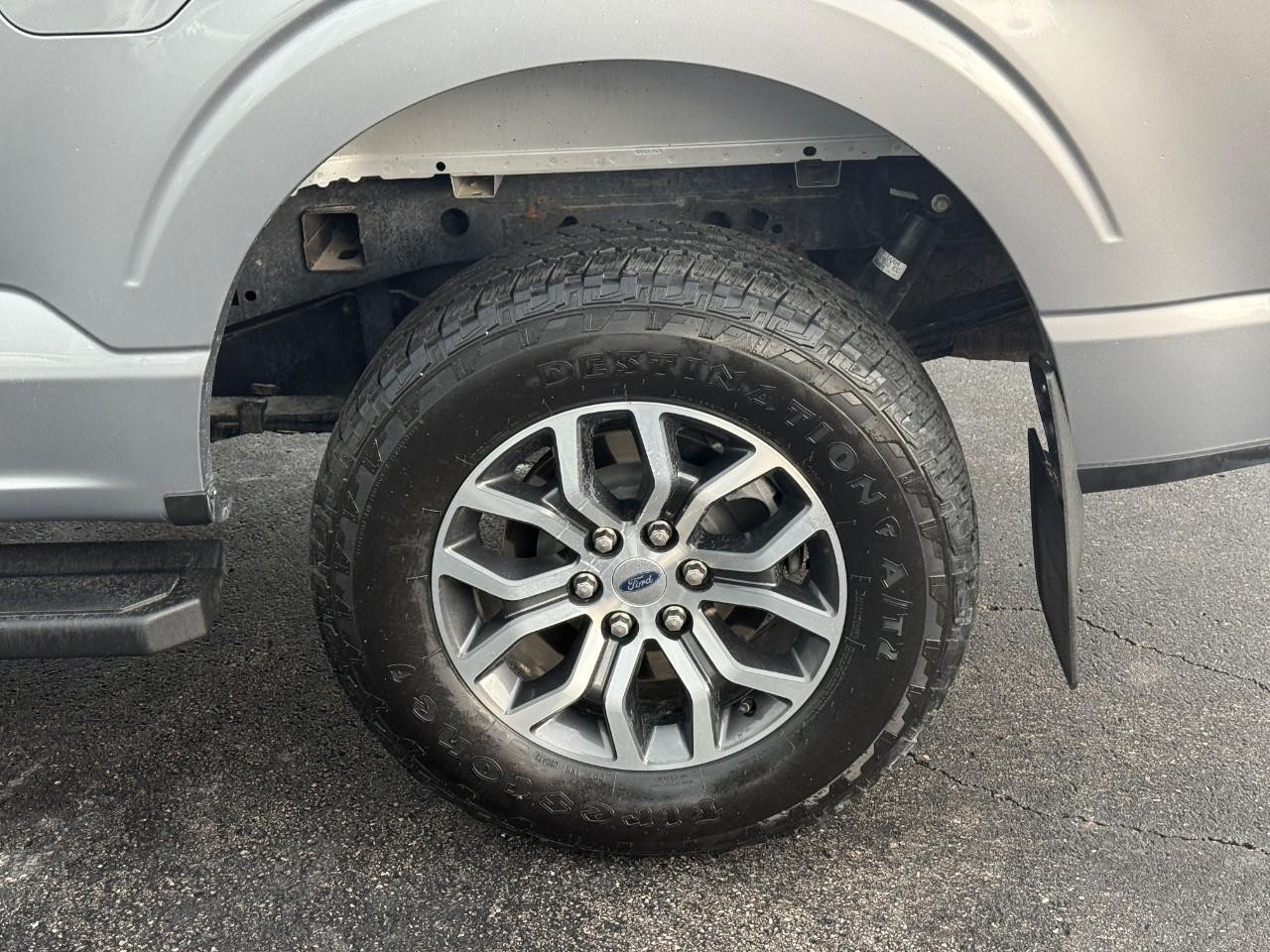 Ford F-150 Vehicle Full-screen Gallery Image 06