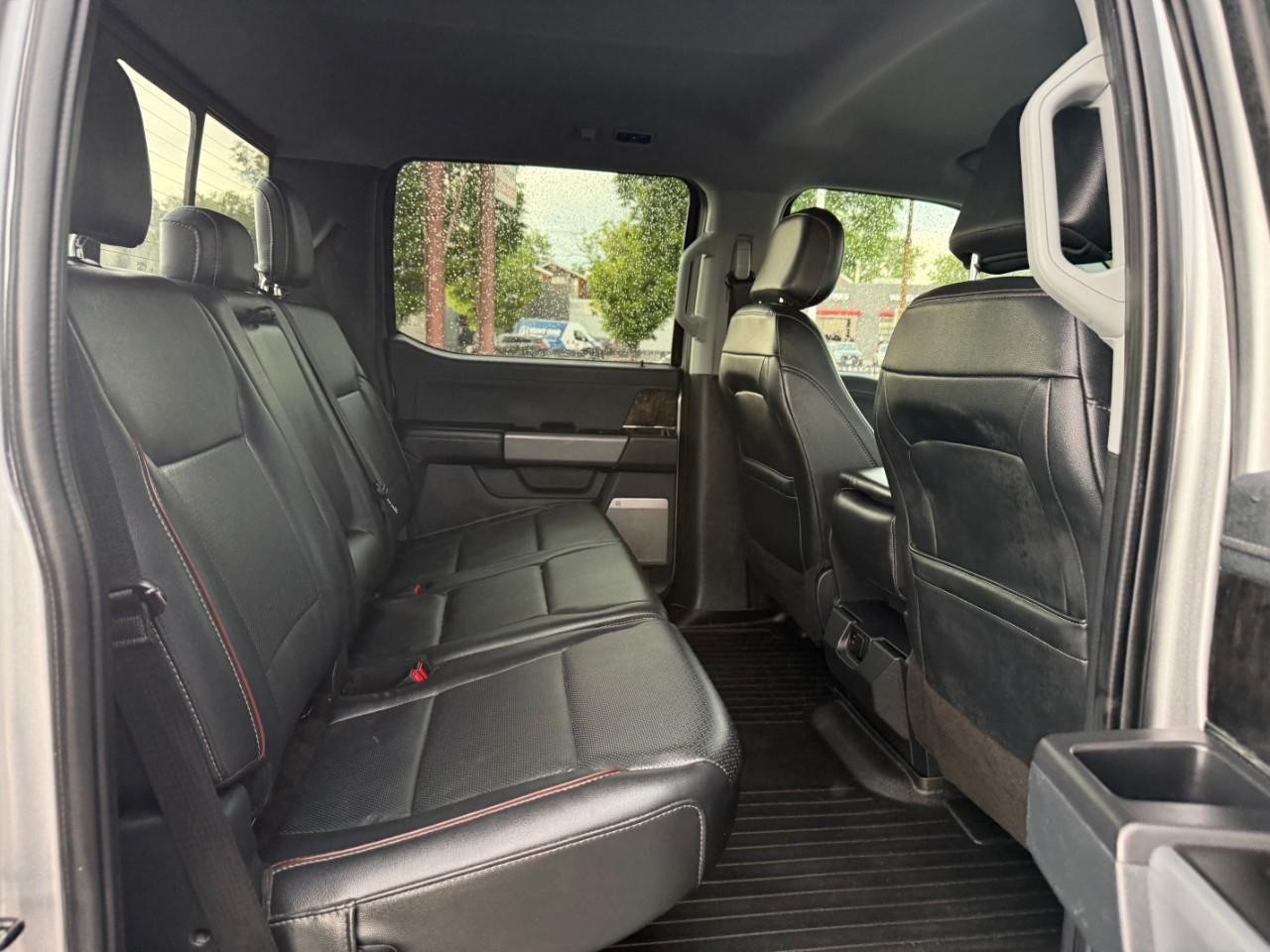 Ford F-150 Vehicle Full-screen Gallery Image 10