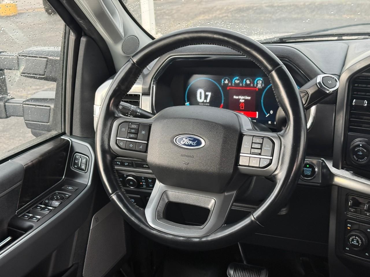 Ford F-150 Vehicle Full-screen Gallery Image 12