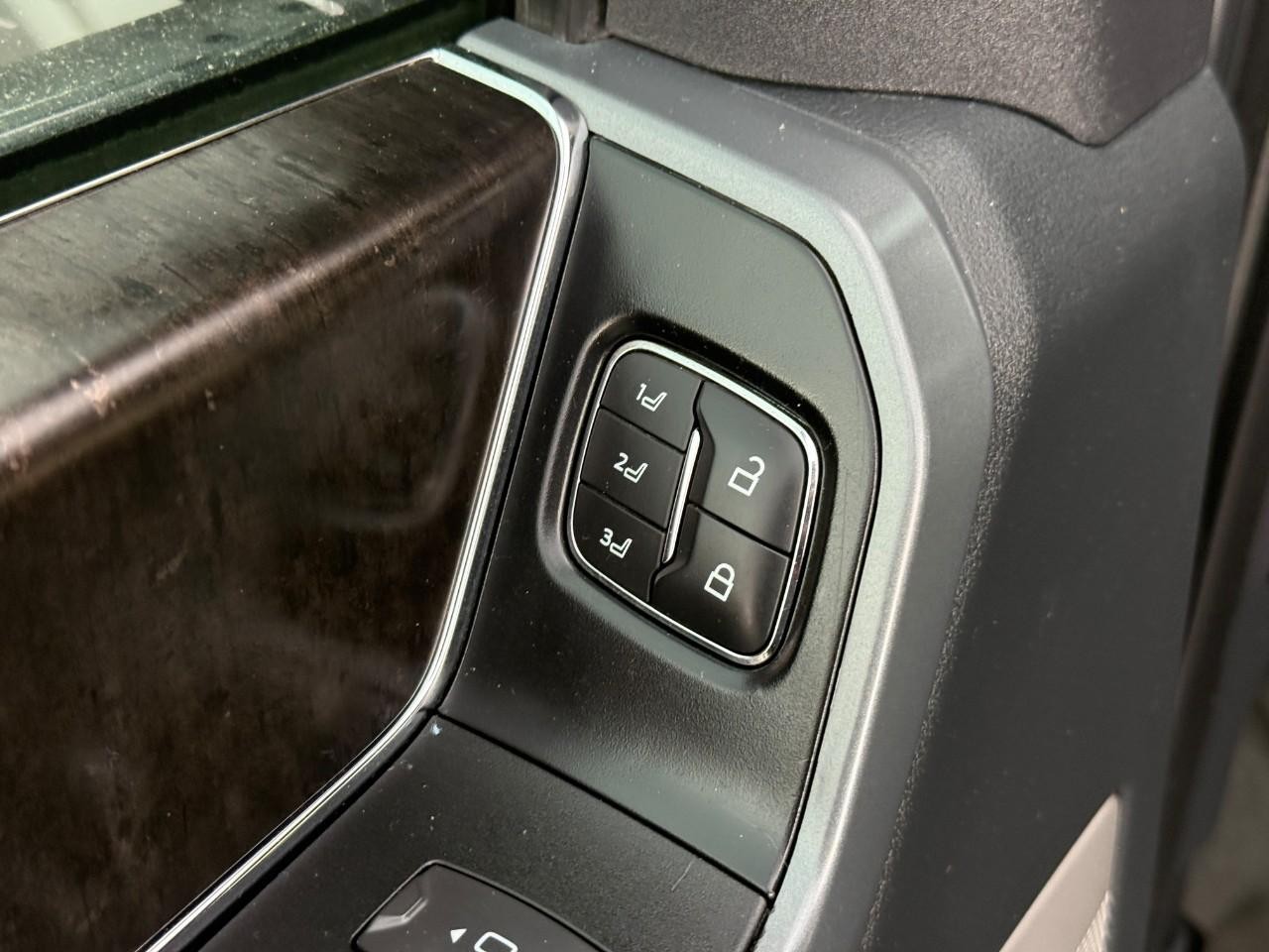 Ford F-150 Vehicle Full-screen Gallery Image 16