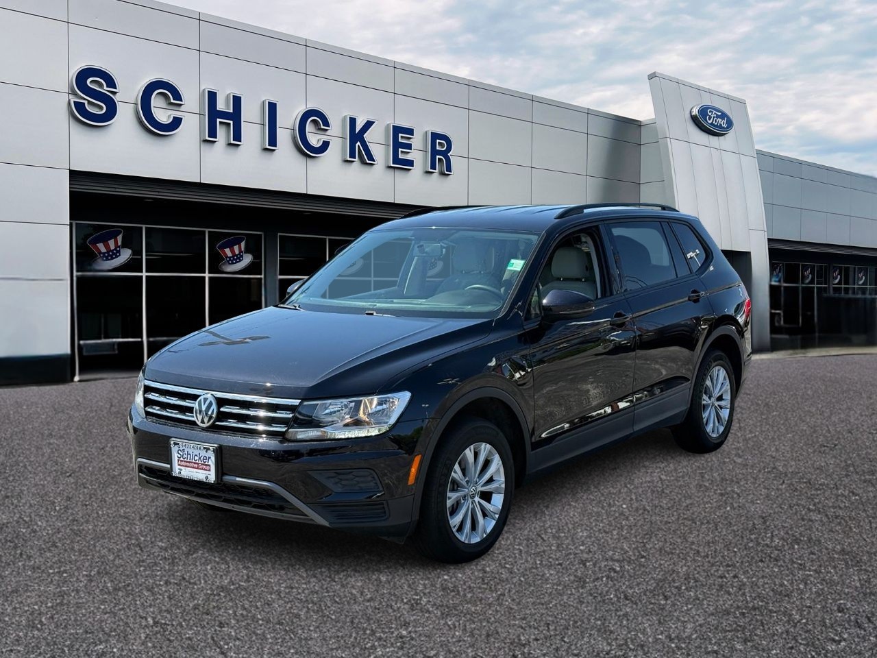 Volkswagen Tiguan Vehicle Full-screen Gallery Image 04