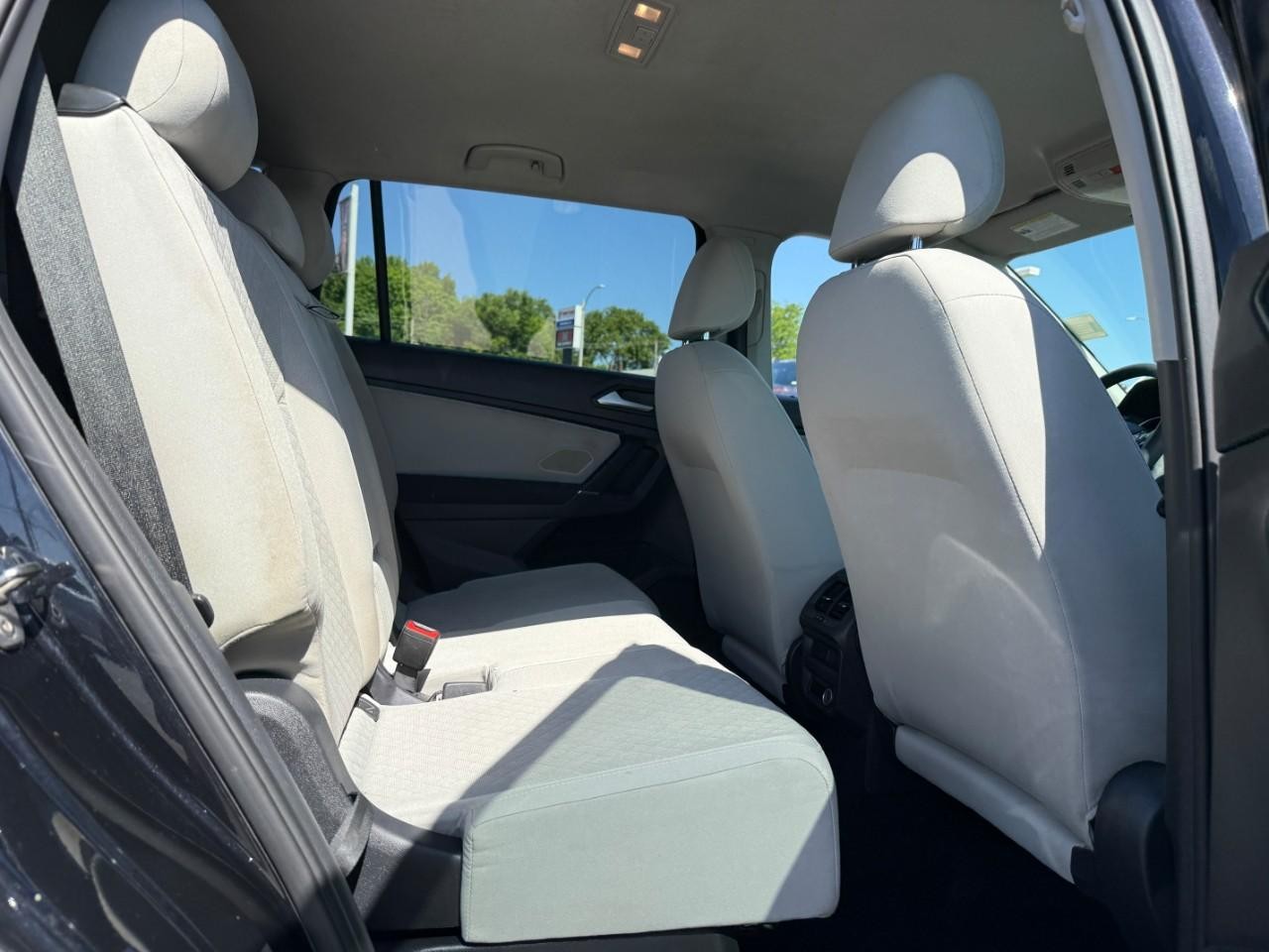 Volkswagen Tiguan Vehicle Full-screen Gallery Image 09