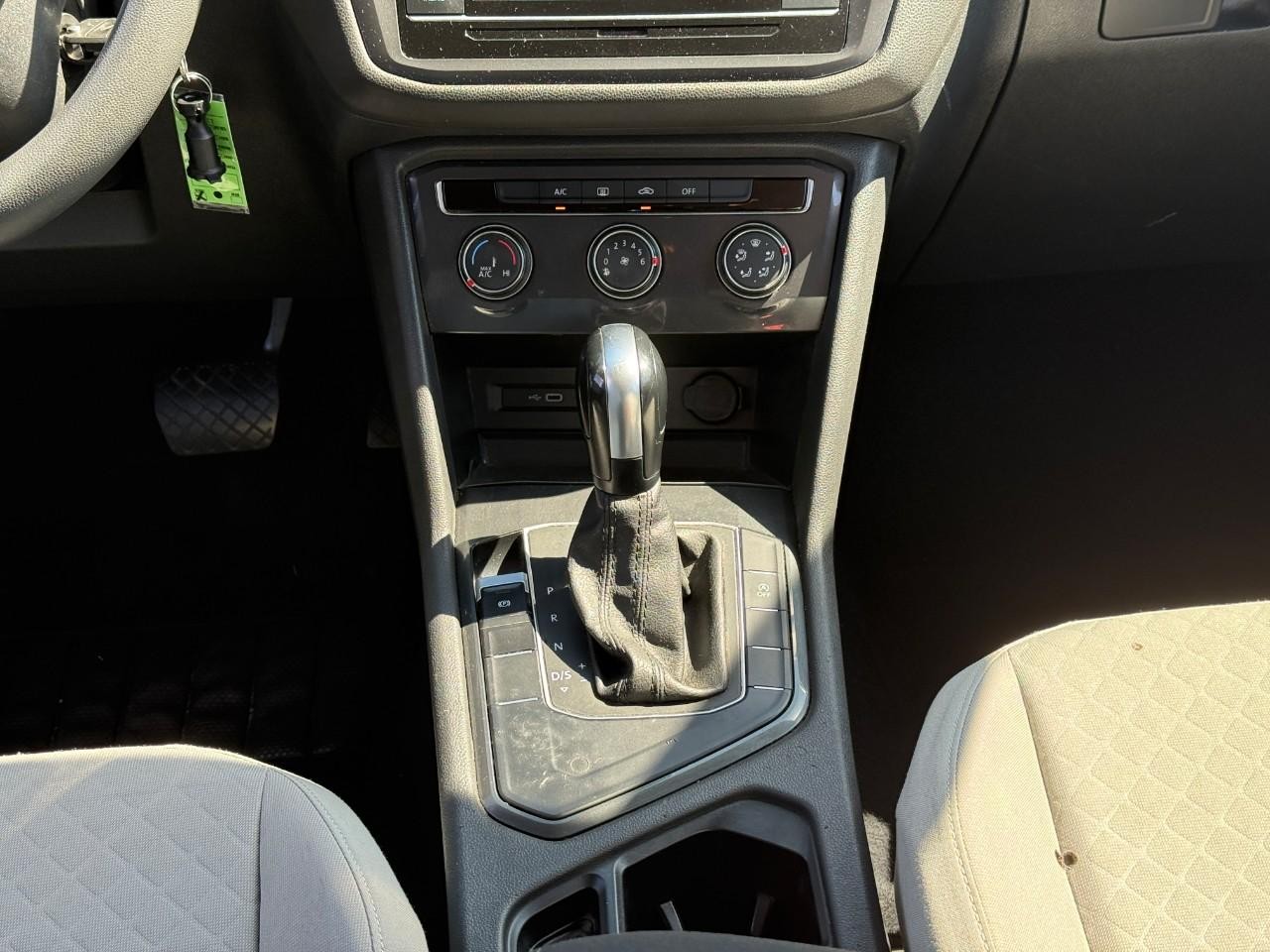 Volkswagen Tiguan Vehicle Full-screen Gallery Image 14