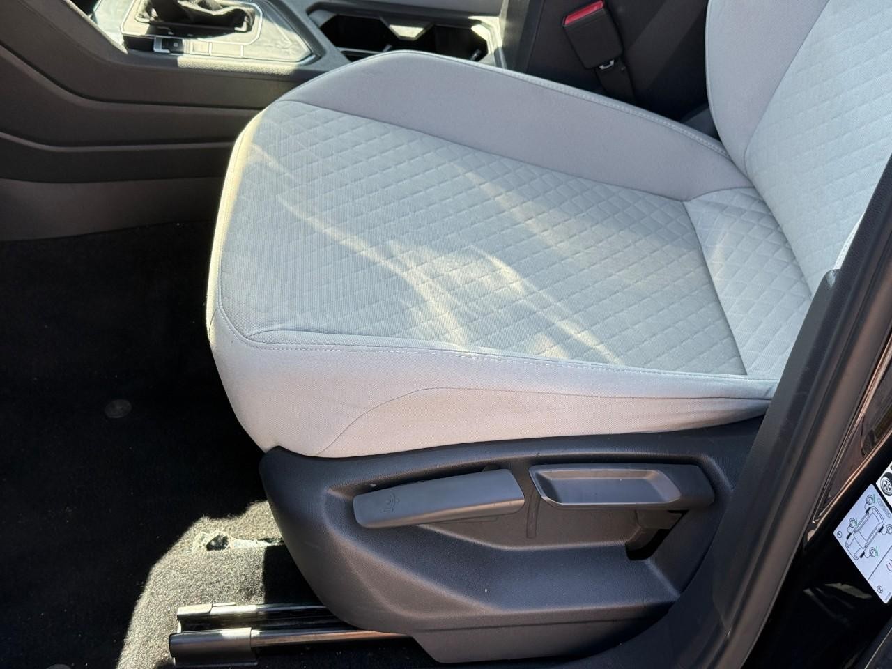 Volkswagen Tiguan Vehicle Full-screen Gallery Image 17