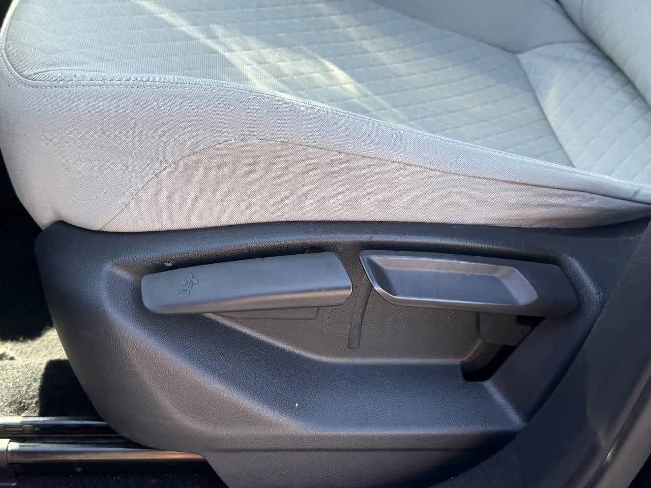 Volkswagen Tiguan Vehicle Full-screen Gallery Image 18