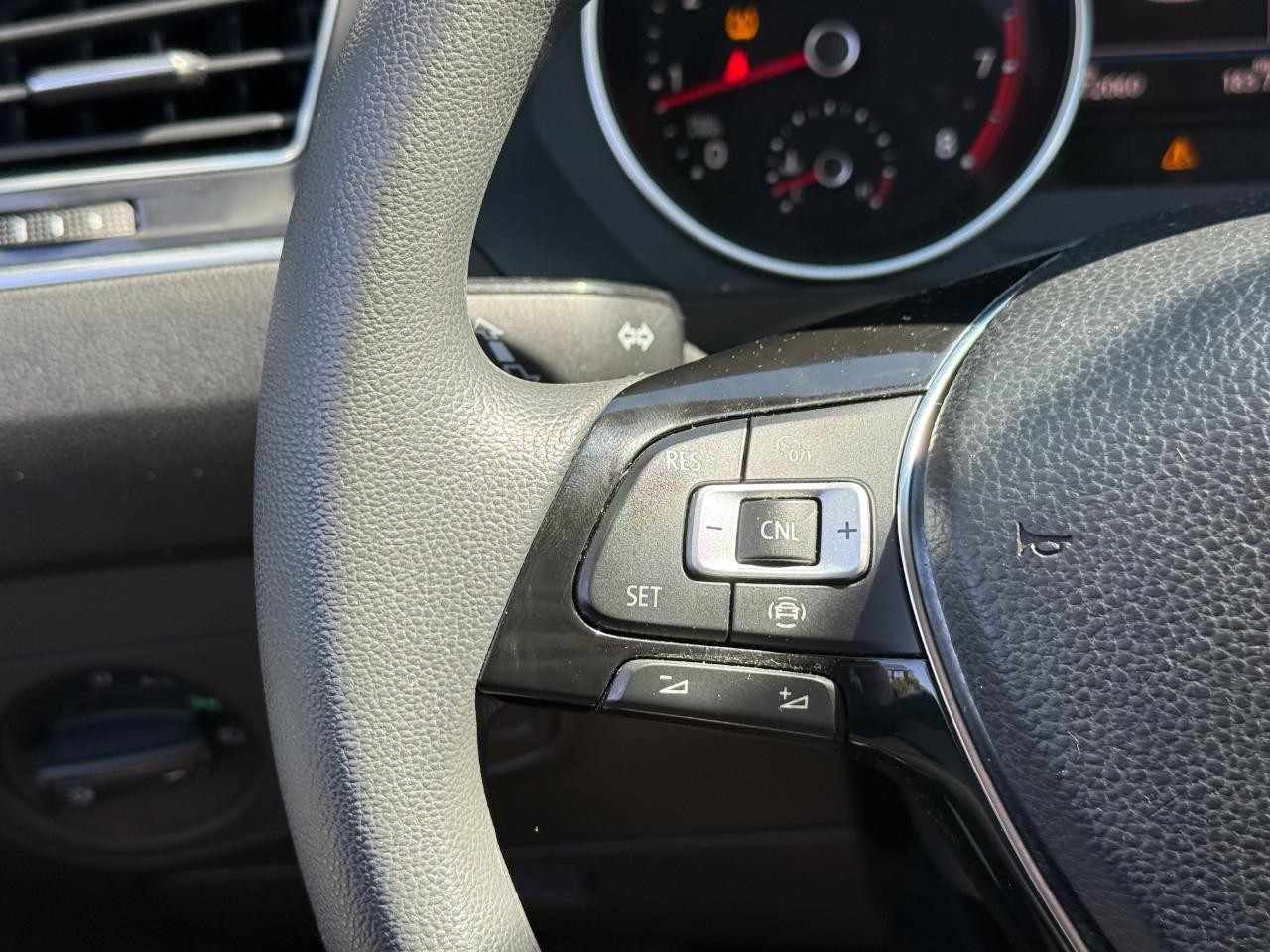Volkswagen Tiguan Vehicle Full-screen Gallery Image 19