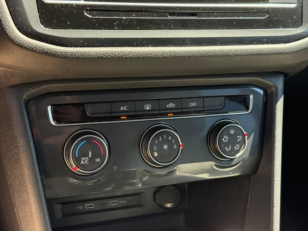 Volkswagen Tiguan Vehicle Full-screen Gallery Image 22