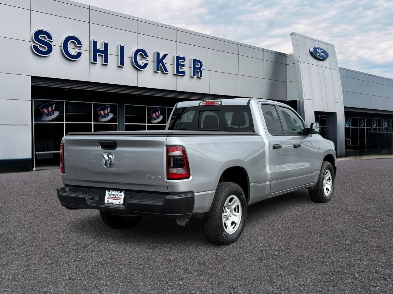 Ram 1500 Vehicle Full-screen Gallery Image 02