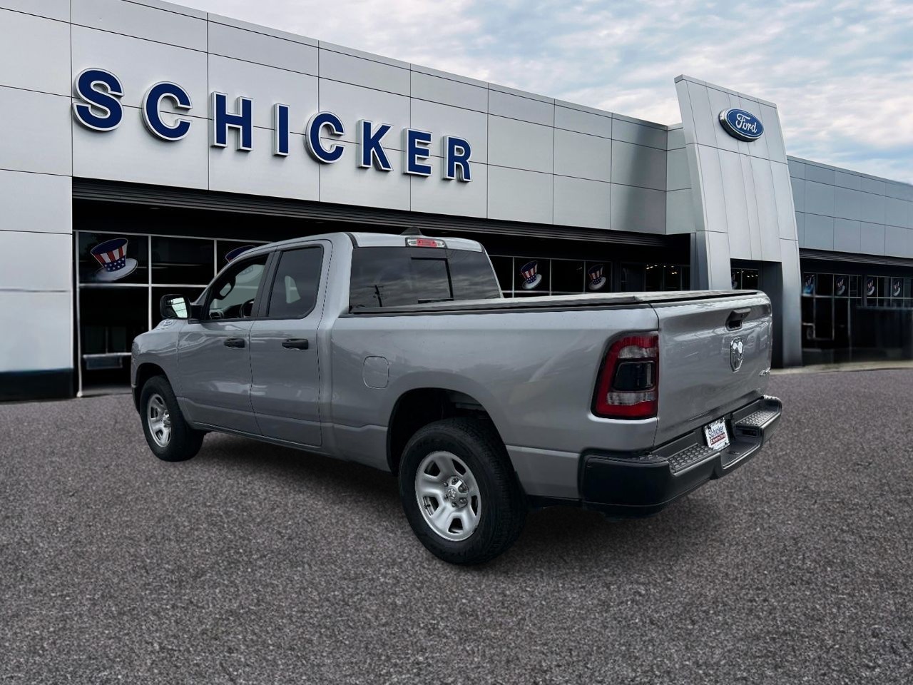 Ram 1500 Vehicle Full-screen Gallery Image 03