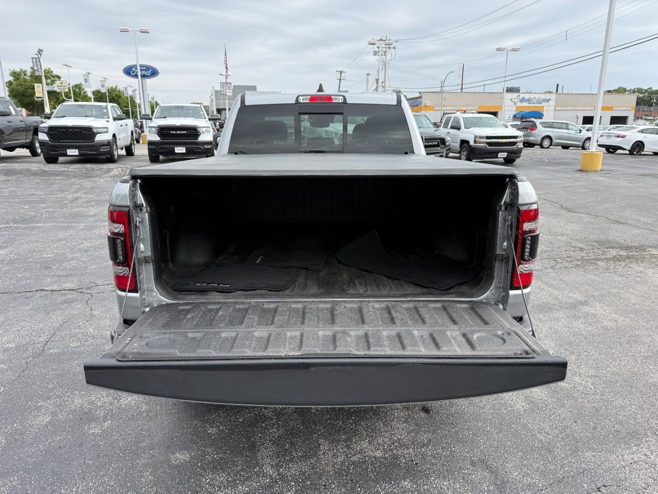 Ram 1500 Vehicle Full-screen Gallery Image 07