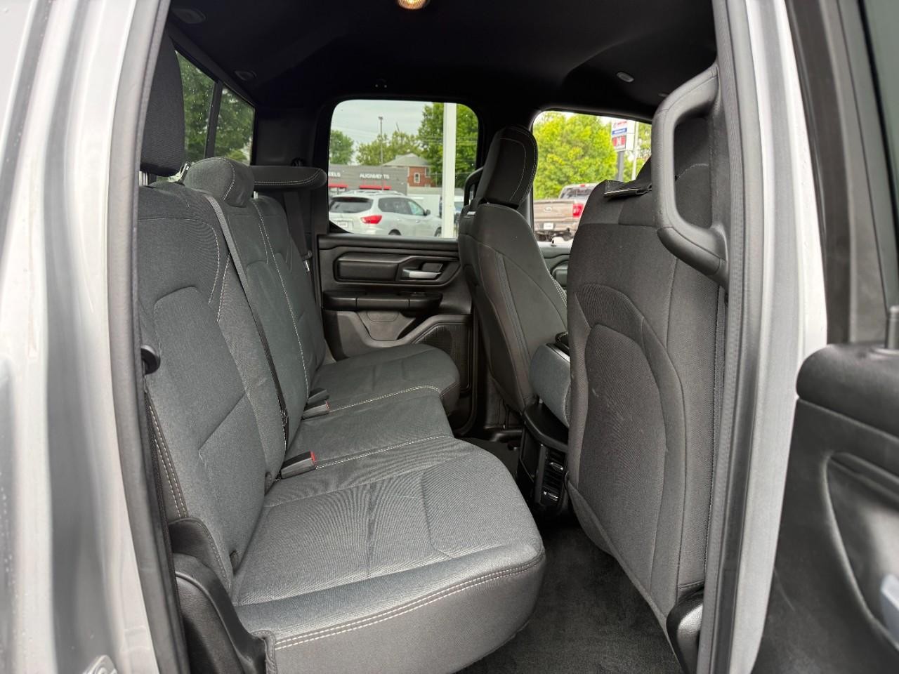 Ram 1500 Vehicle Full-screen Gallery Image 10