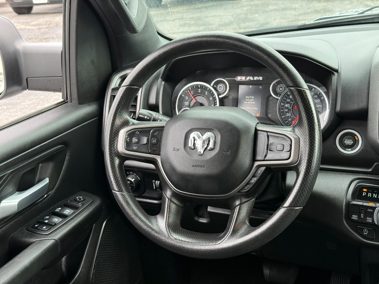 Ram 1500 Vehicle Full-screen Gallery Image 12