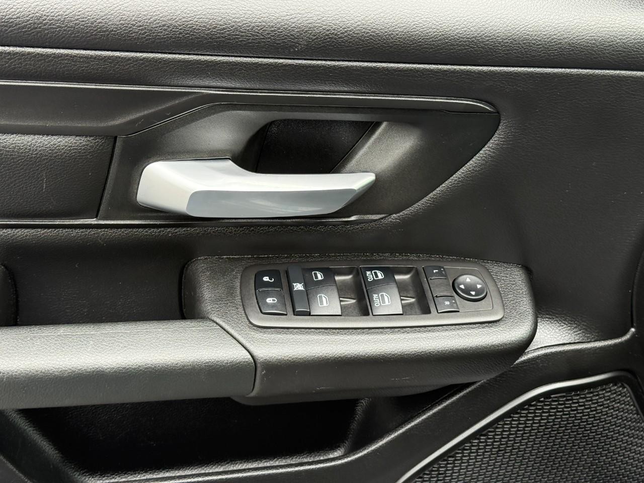 Ram 1500 Vehicle Full-screen Gallery Image 15