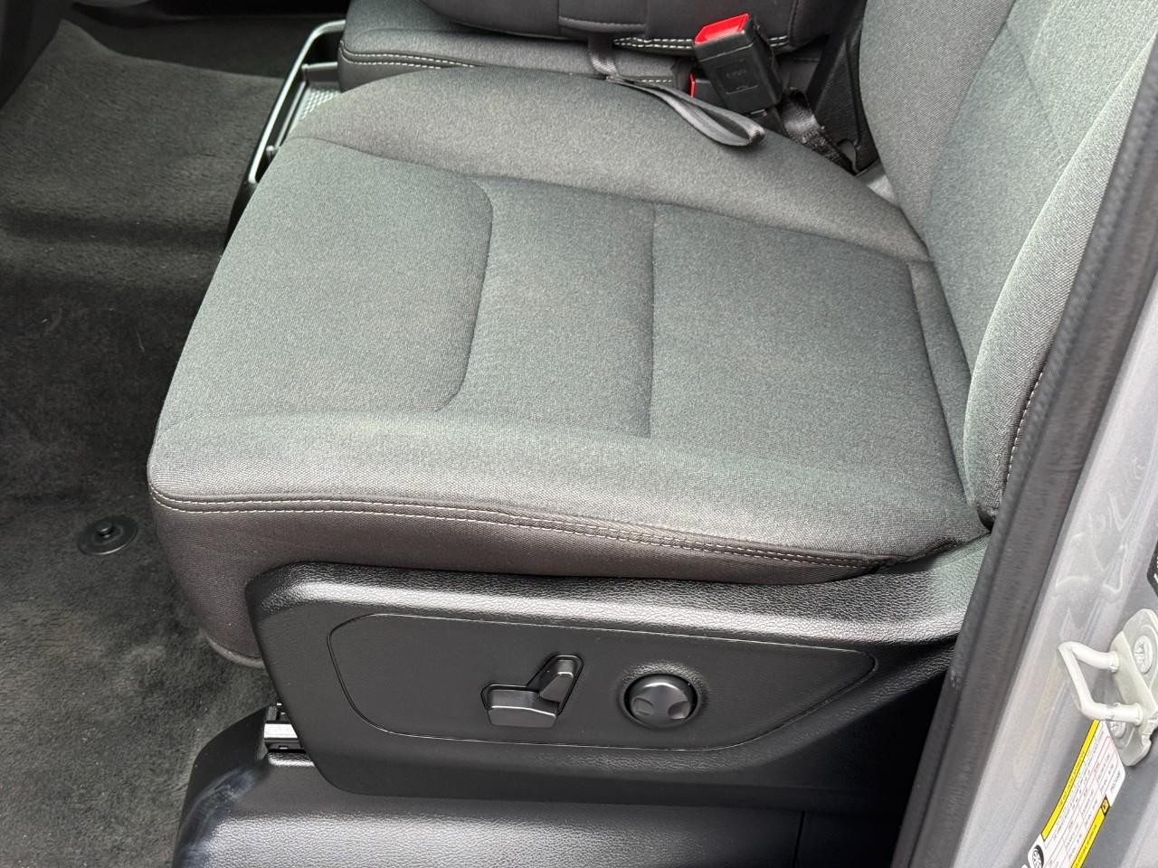 Ram 1500 Vehicle Full-screen Gallery Image 16