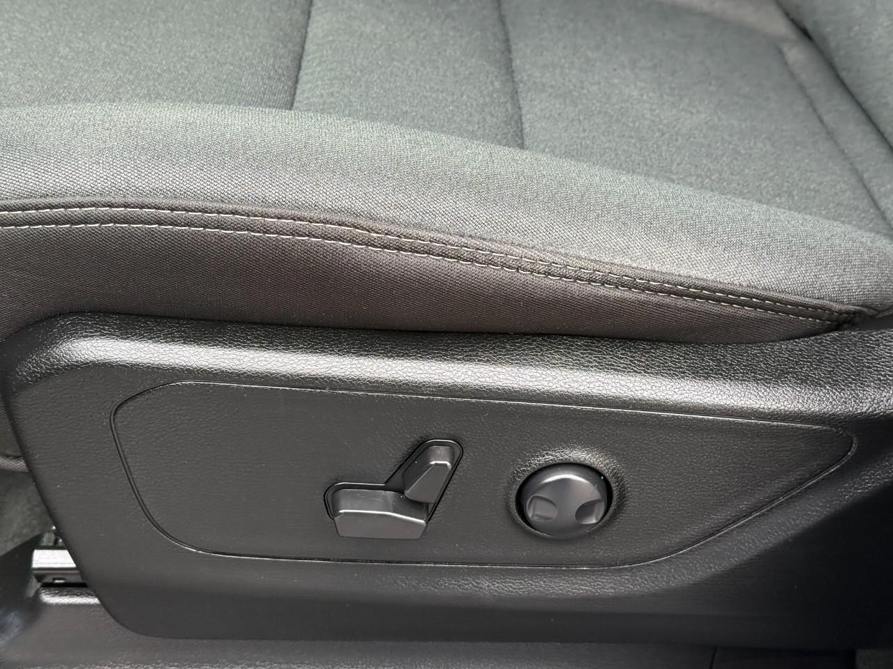 Ram 1500 Vehicle Full-screen Gallery Image 17