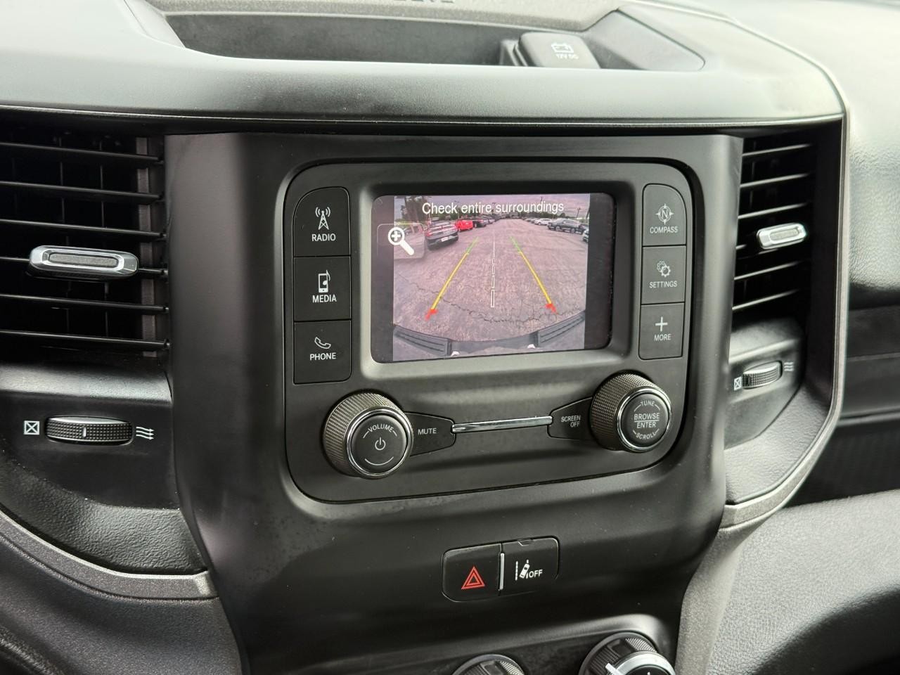 Ram 1500 Vehicle Full-screen Gallery Image 22