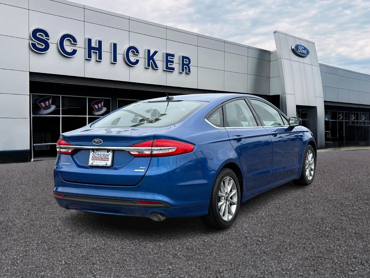 Ford Fusion Vehicle Full-screen Gallery Image 02