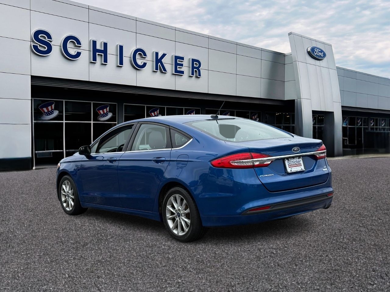 Ford Fusion Vehicle Full-screen Gallery Image 03