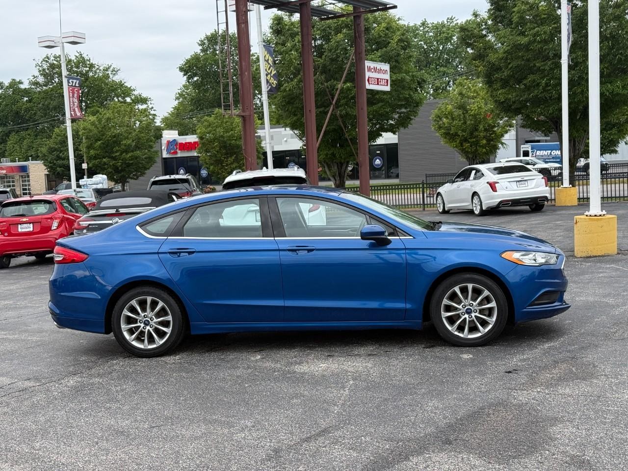 Ford Fusion Vehicle Full-screen Gallery Image 05