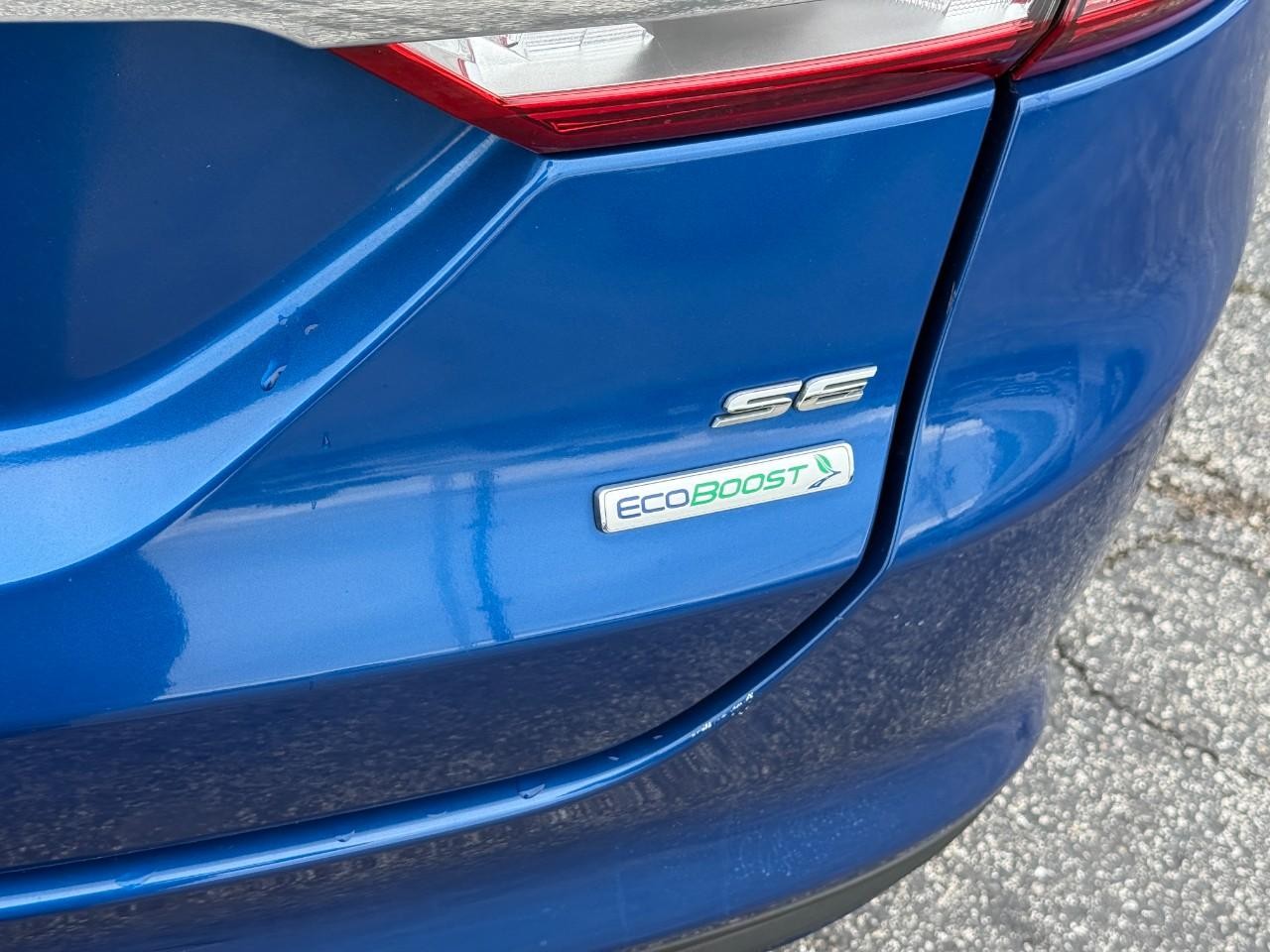 Ford Fusion Vehicle Full-screen Gallery Image 07