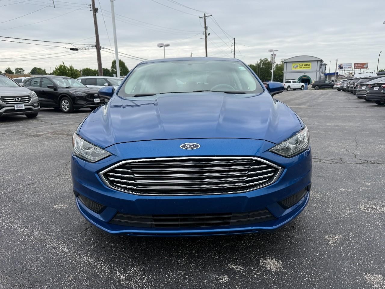 Ford Fusion Vehicle Full-screen Gallery Image 10