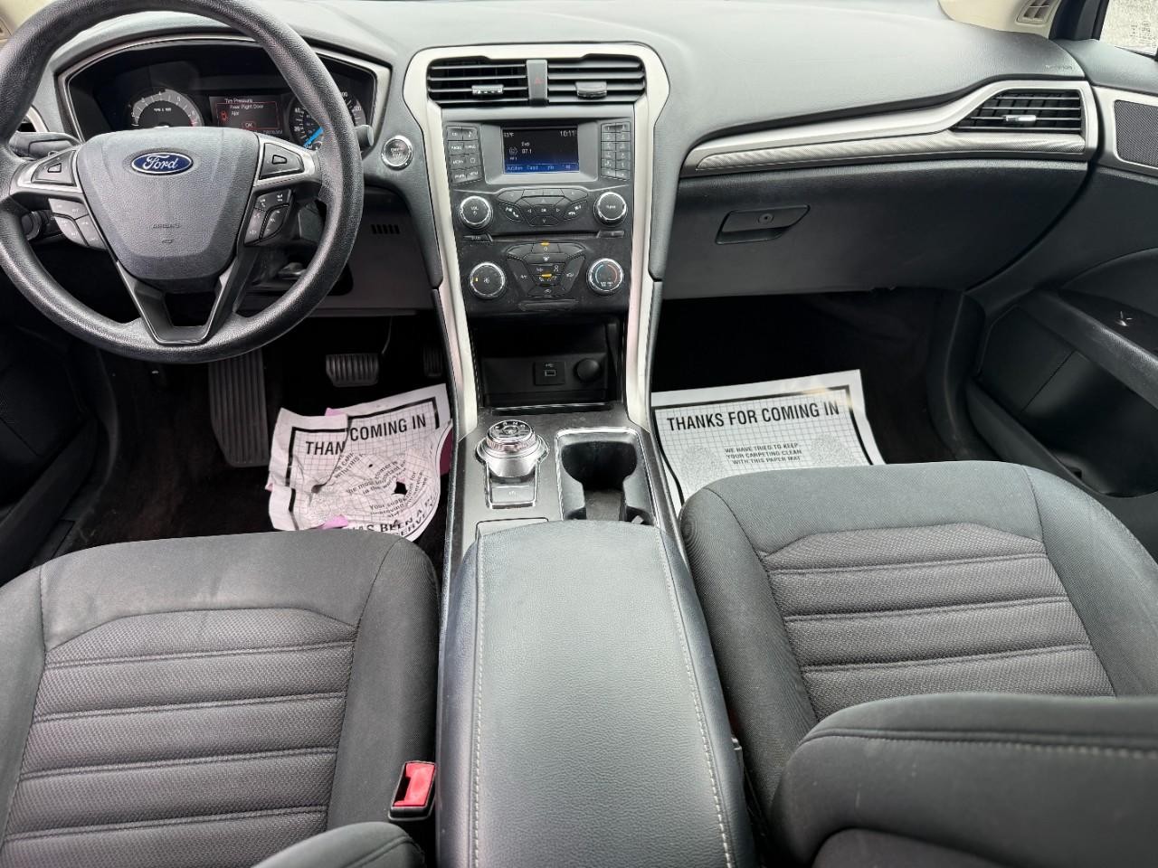 Ford Fusion Vehicle Full-screen Gallery Image 12