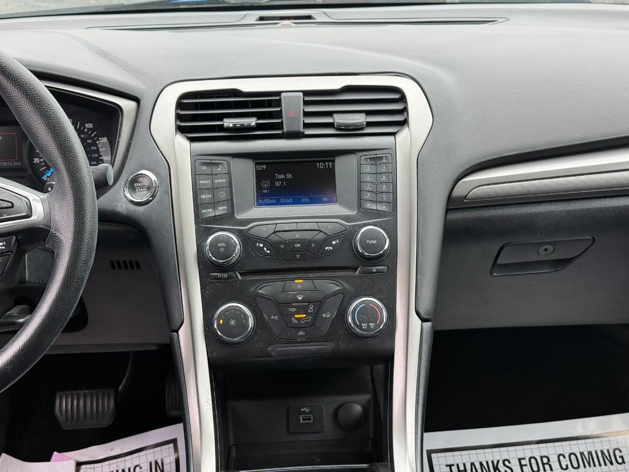 Ford Fusion Vehicle Full-screen Gallery Image 14