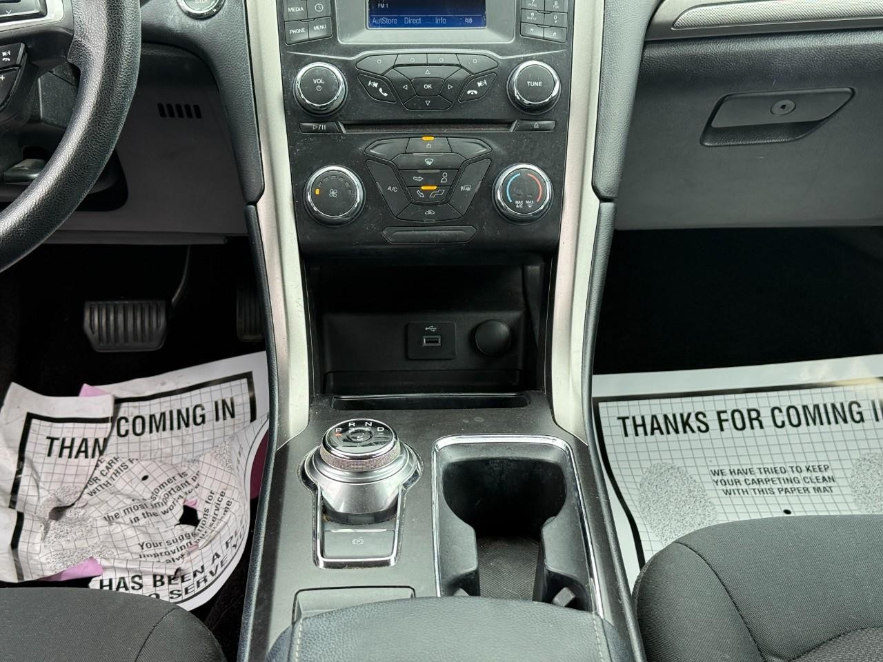 Ford Fusion Vehicle Full-screen Gallery Image 15