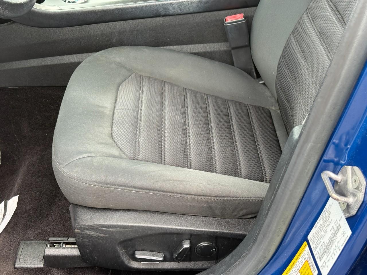 Ford Fusion Vehicle Full-screen Gallery Image 18