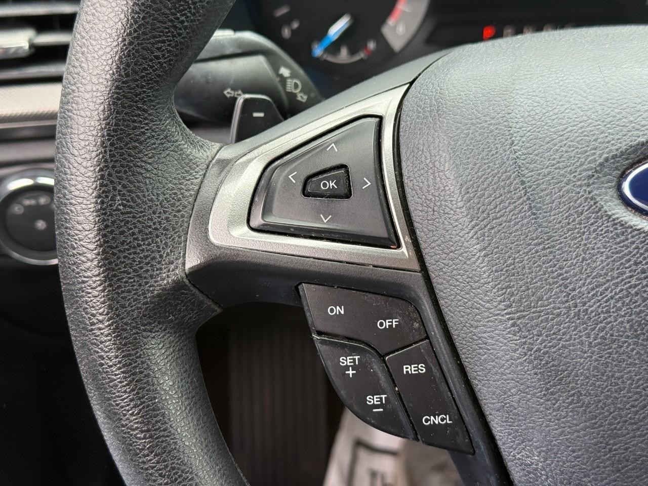 Ford Fusion Vehicle Full-screen Gallery Image 20