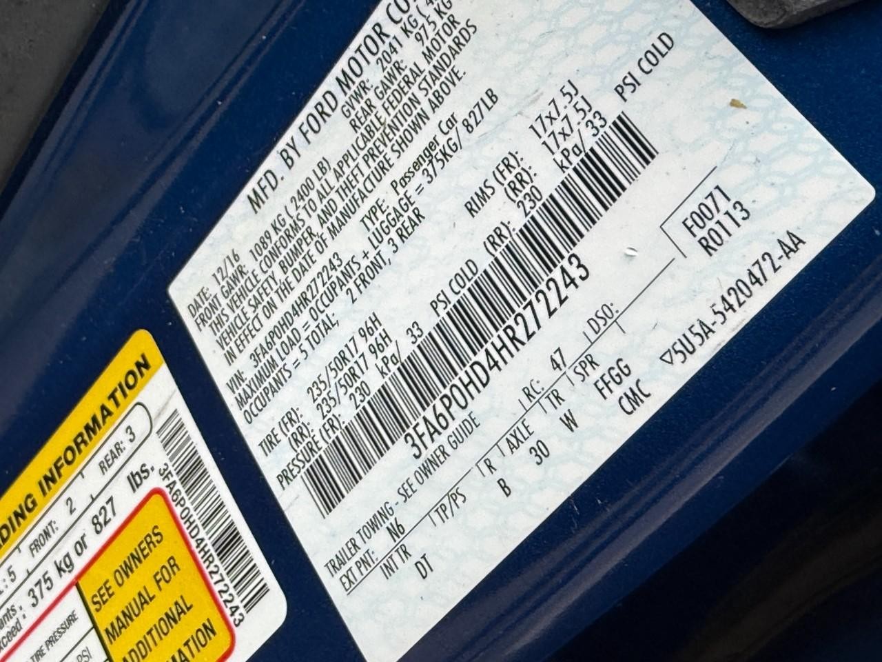 Ford Fusion Vehicle Full-screen Gallery Image 25