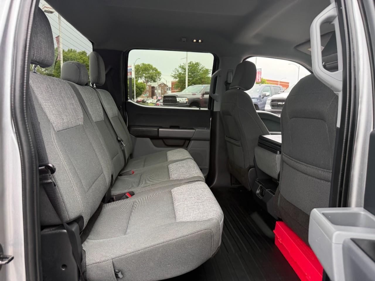 Ford F-150 Vehicle Full-screen Gallery Image 10