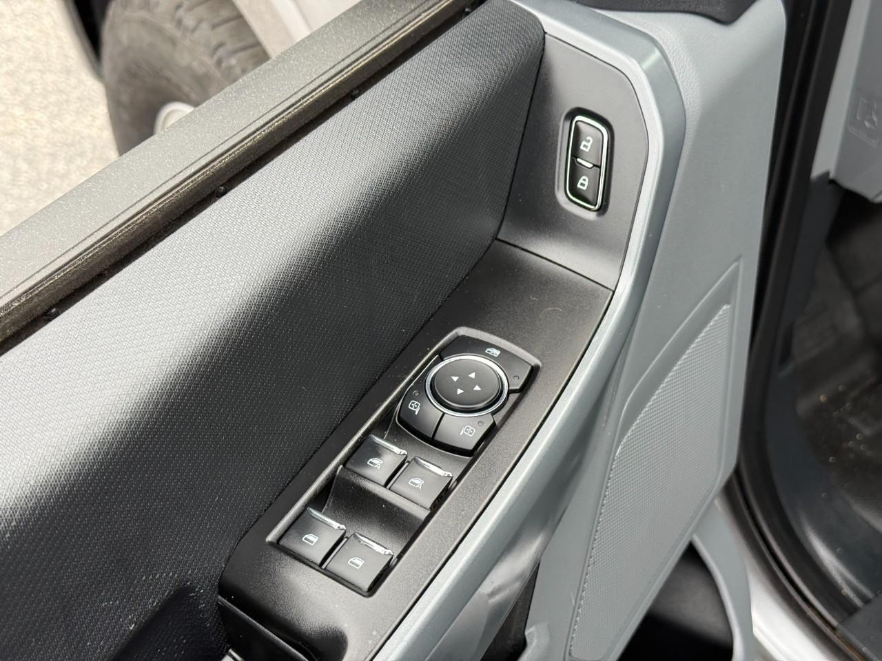 Ford F-150 Vehicle Full-screen Gallery Image 15